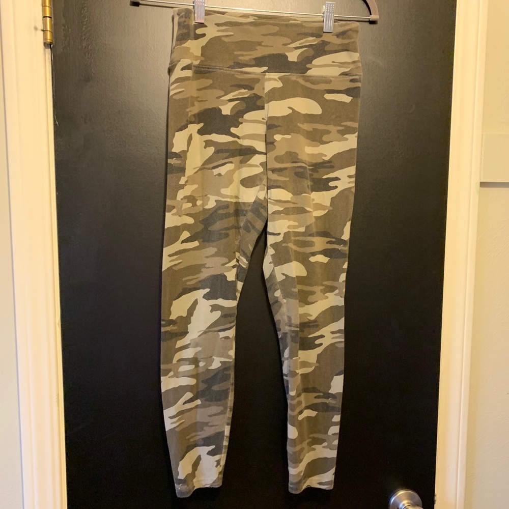 Women’s Express Camo Leggings